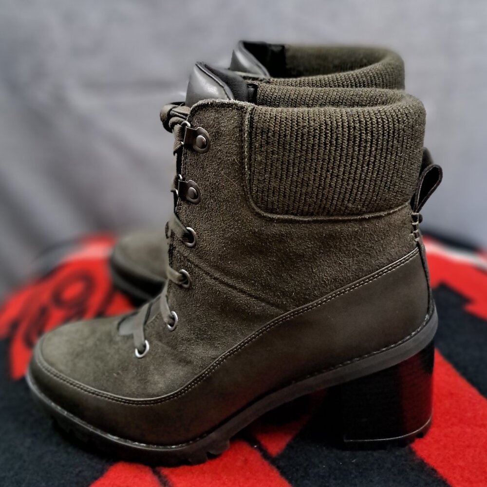 %UGG Redwood Heeled Waterproof Boot Size 10 / New With Flaw D5